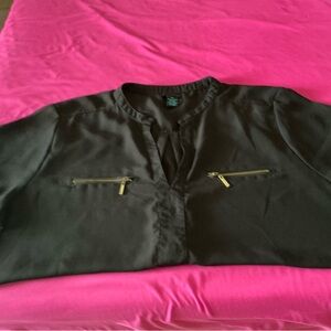 Woman 2X Black Shirt w/zippers LIKE NEW